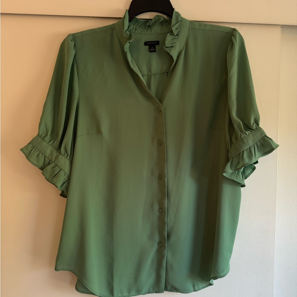 Ann Taylor Soft Green Top
